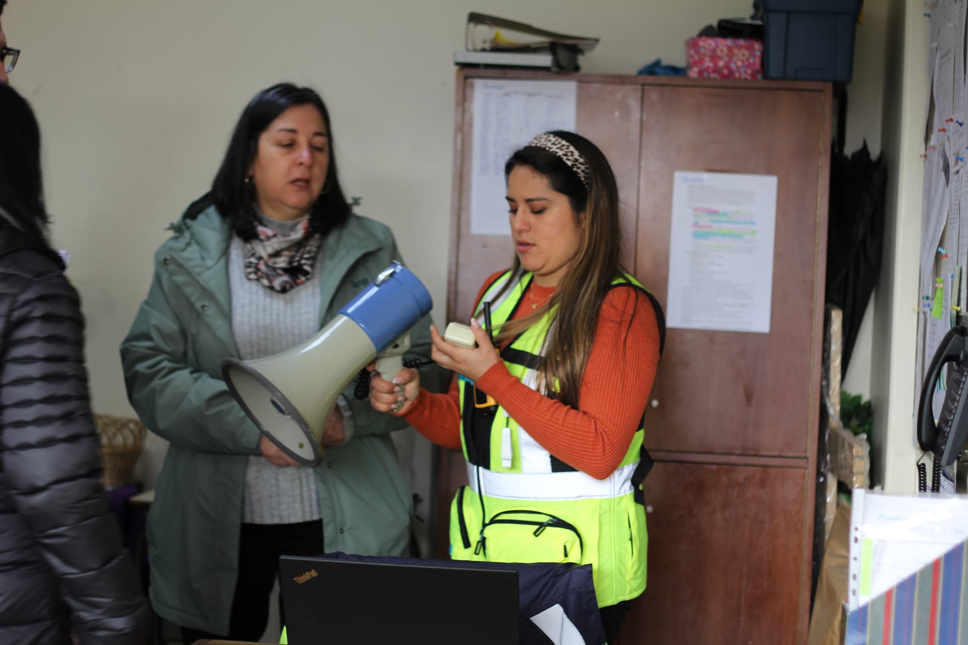 Coordinación de emergencia con equipo directivo